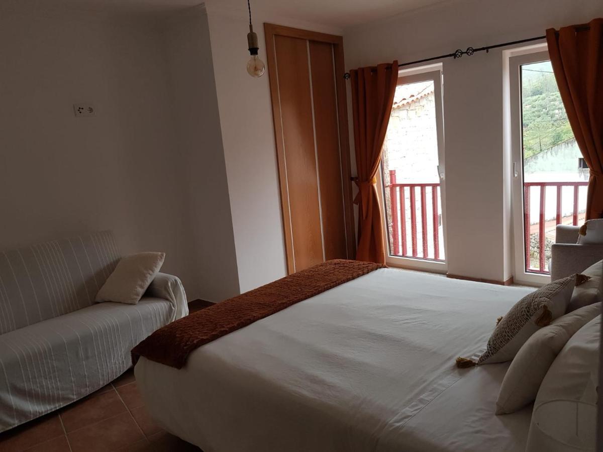 Casas Da Ribeira Guest House Seia Bagian luar foto