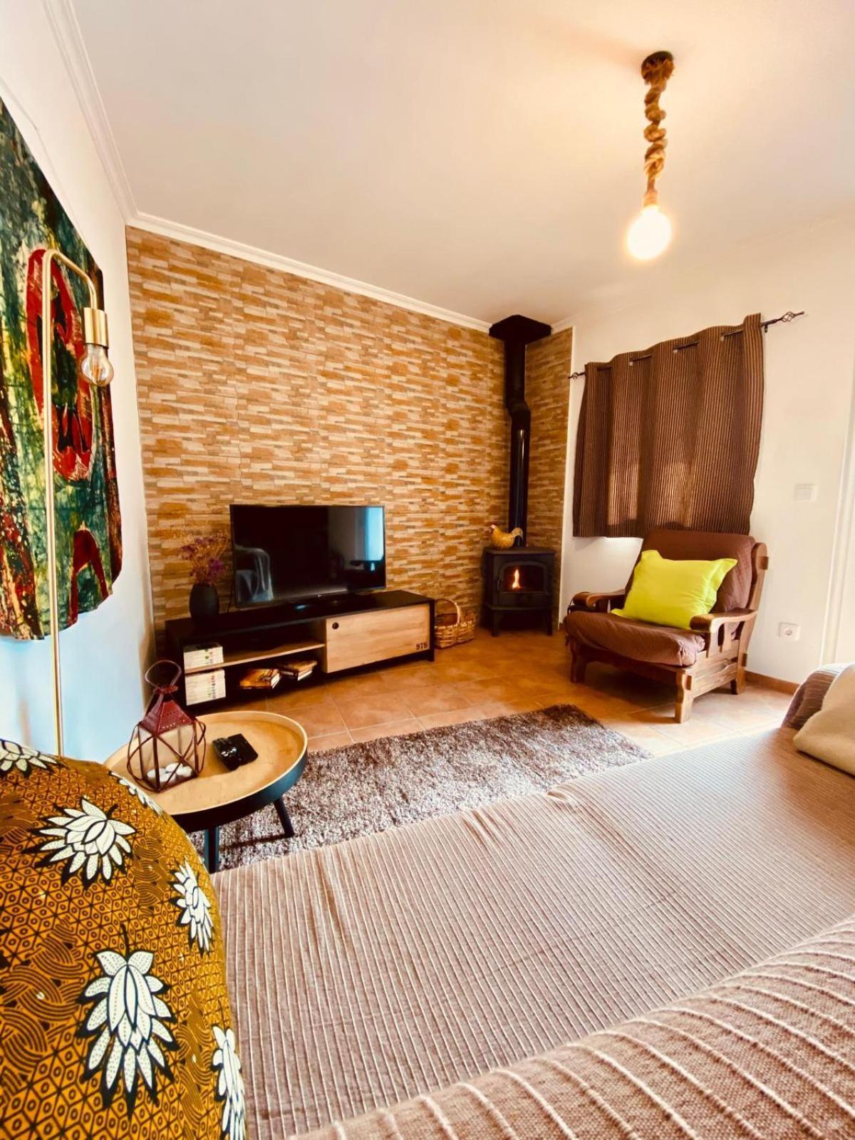 Casas Da Ribeira Guest House Seia Bagian luar foto
